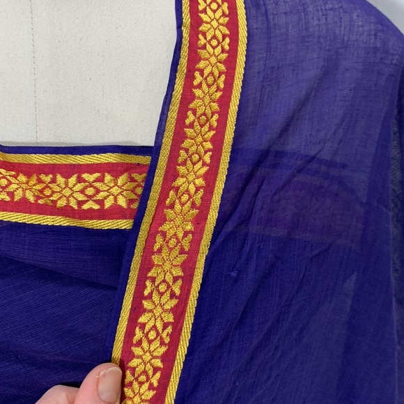 Indian Saree deep purple with gold & red trim, authentic cloth 1970’s vintage - Picture 2 of 4